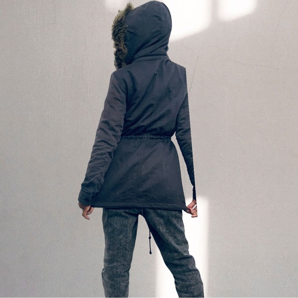 LOFT Charcoal Gray Zip Removable Hood W/Faux Fur XS - Picture 8 of 10